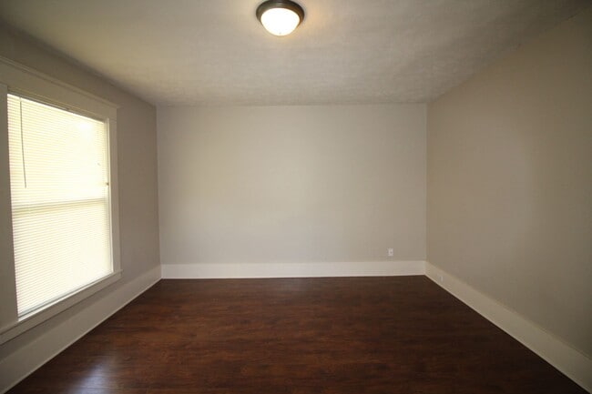 Building Photo - 3 bed -1.5 bath house near GVSU Pew Campus.