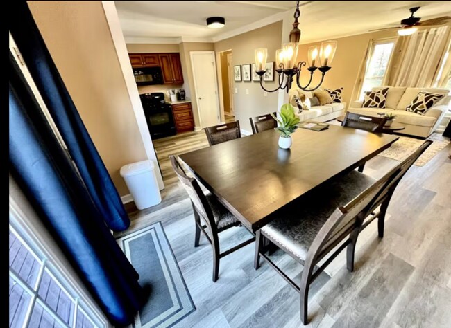 Building Photo - Spacious 3 Bedroom with Outdoor Pool in Mason