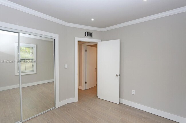 Building Photo - 3395 Franklin Ave