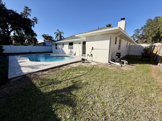 Building Photo - 725 Merrimac Dr