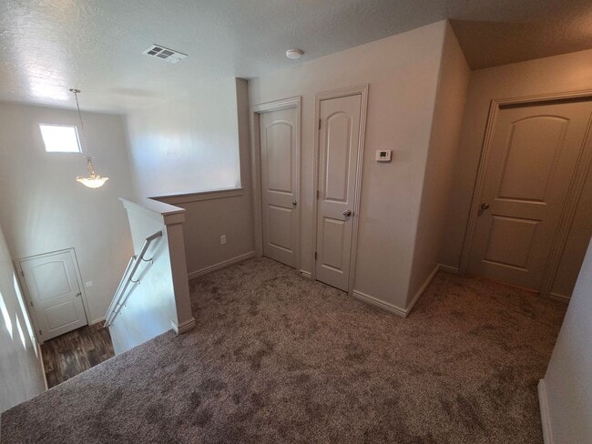 Building Photo - Spacious 4 Bedroom Home!