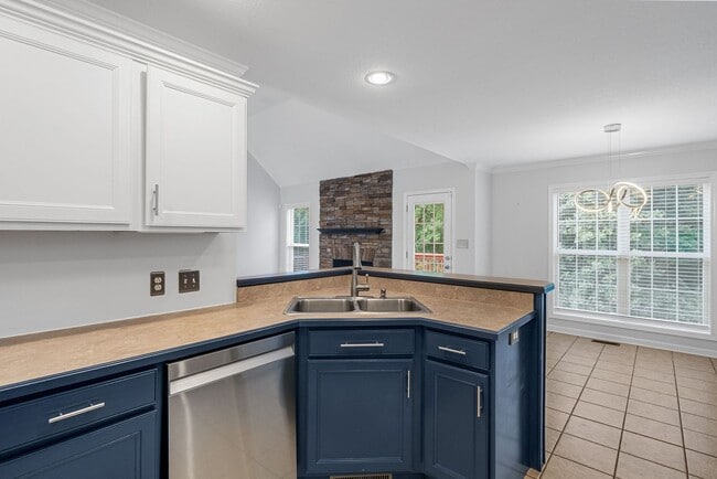 Building Photo - 3 Bedroom 3 Bath Pet Friendly Home For Ren...