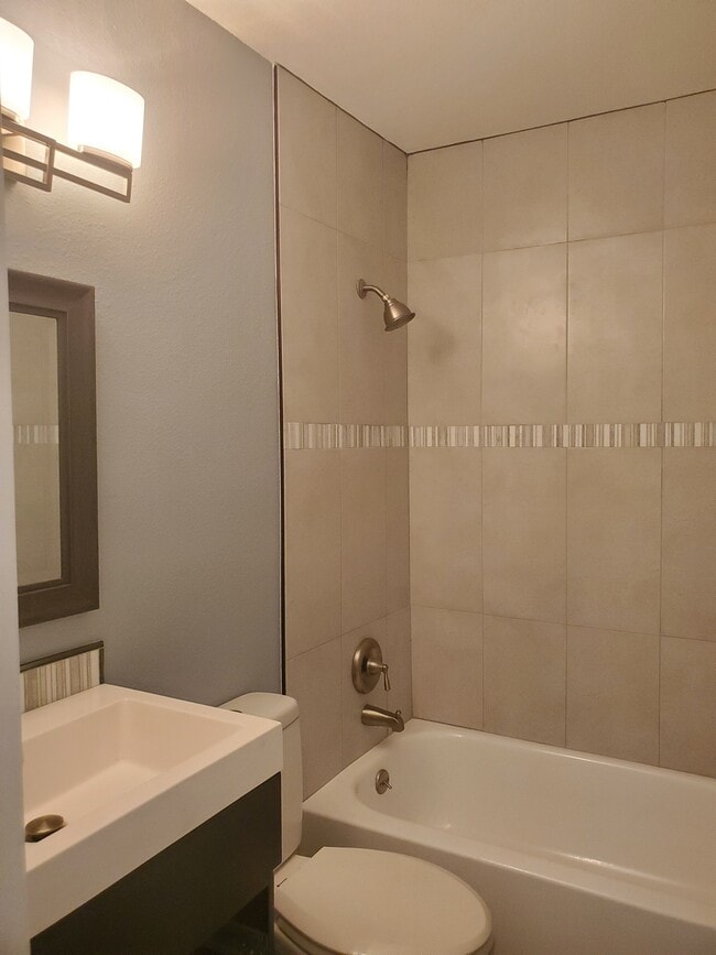 Designer Second Bath - 2416 Wrld Pkwy Blvd