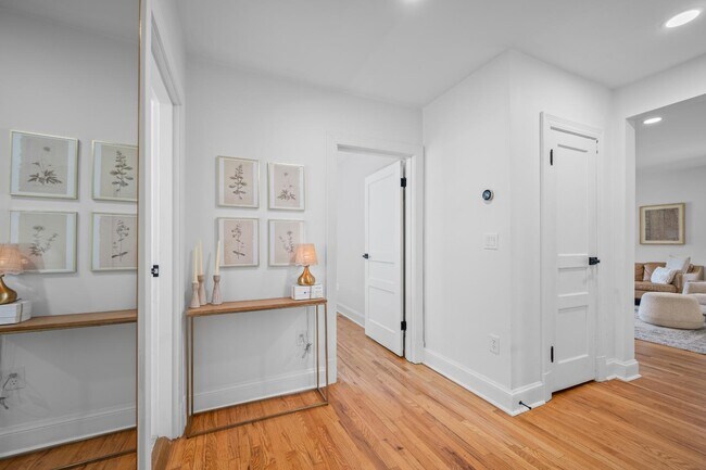 Building Photo - 3183 Parthenon Ave