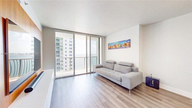 Building Photo - 1750 N Bayshore Dr