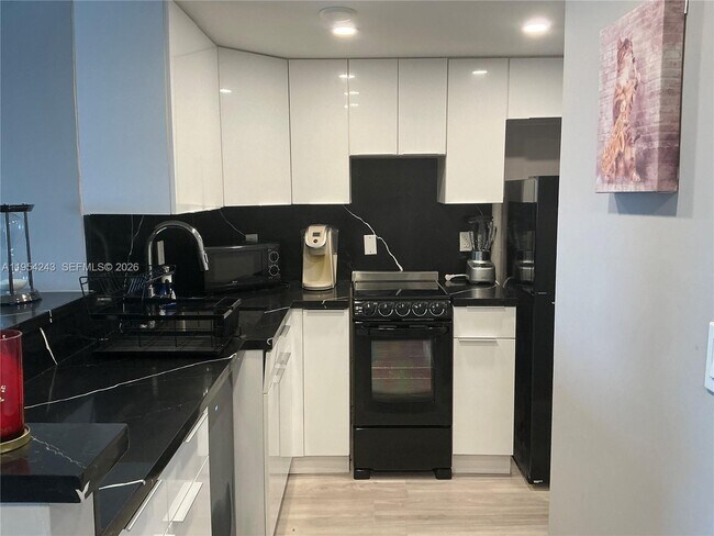 Building Photo - 800 West Ave