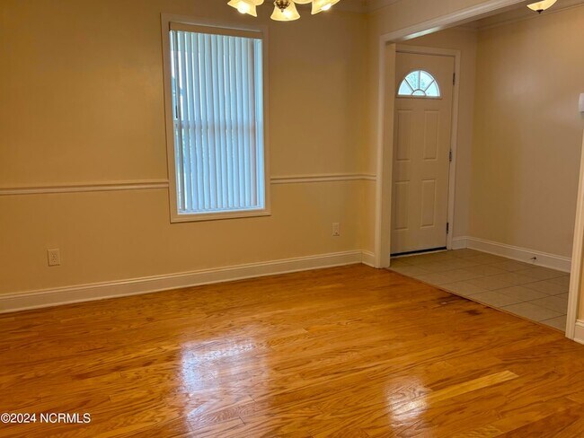 Building Photo - 7109 Verona Dr