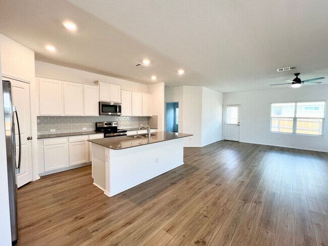 Building Photo - COMING SOON - MID MAY