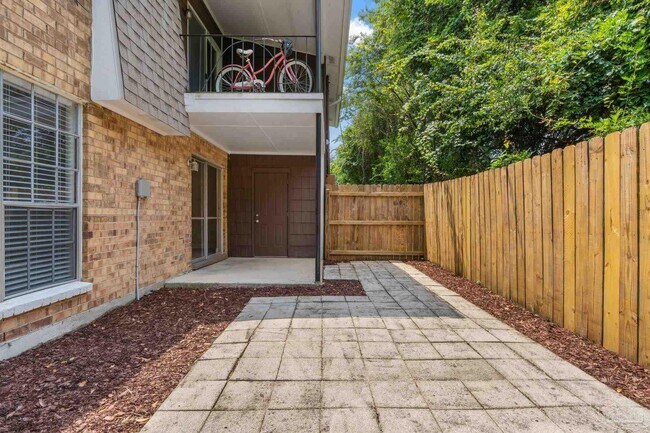 Building Photo - 8101 Tippin Ave
