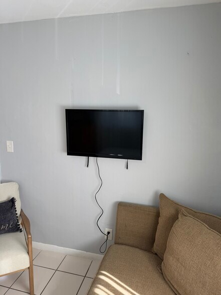 Building Photo - 5212 SW 91st Ave