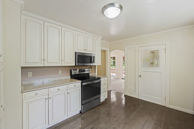 Building Photo - 12926 Holmes Point Dr NE
