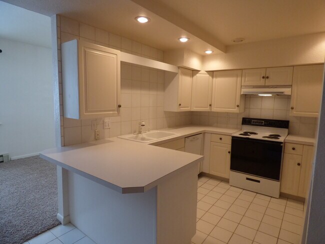 Building Photo - 1000 Fountain Terrace Dr