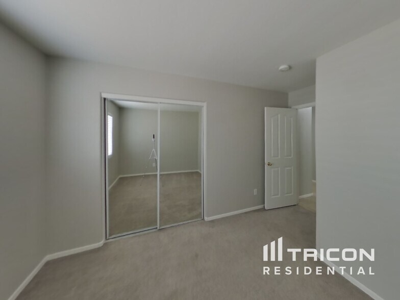 Building Photo - 8053 N 109th Ln