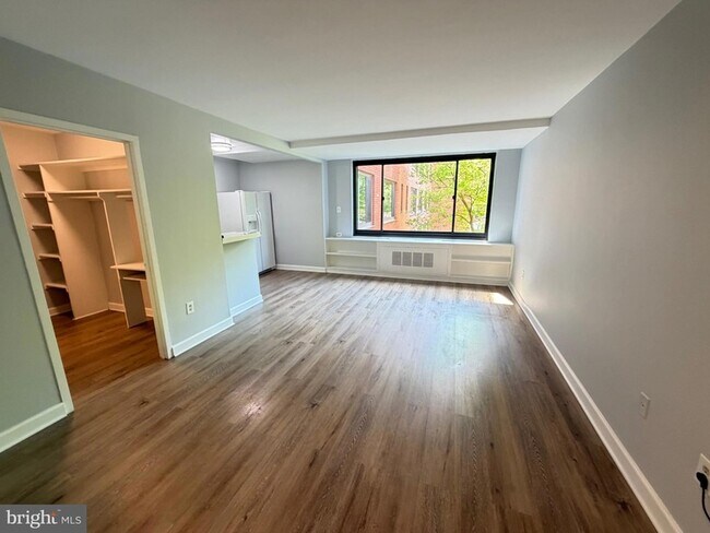 Building Photo - 1021 Arlington Blvd