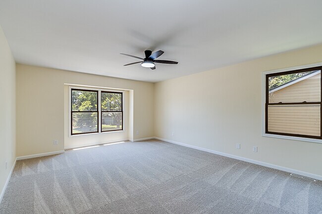 Building Photo - 1724 Westchester Ln