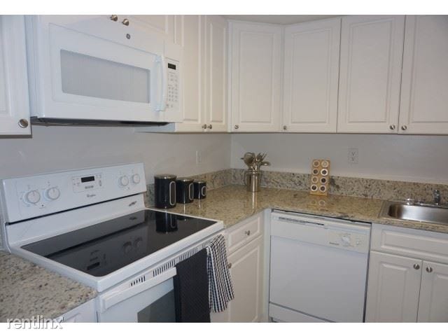 Building Photo - 19255 NE 10th Ave