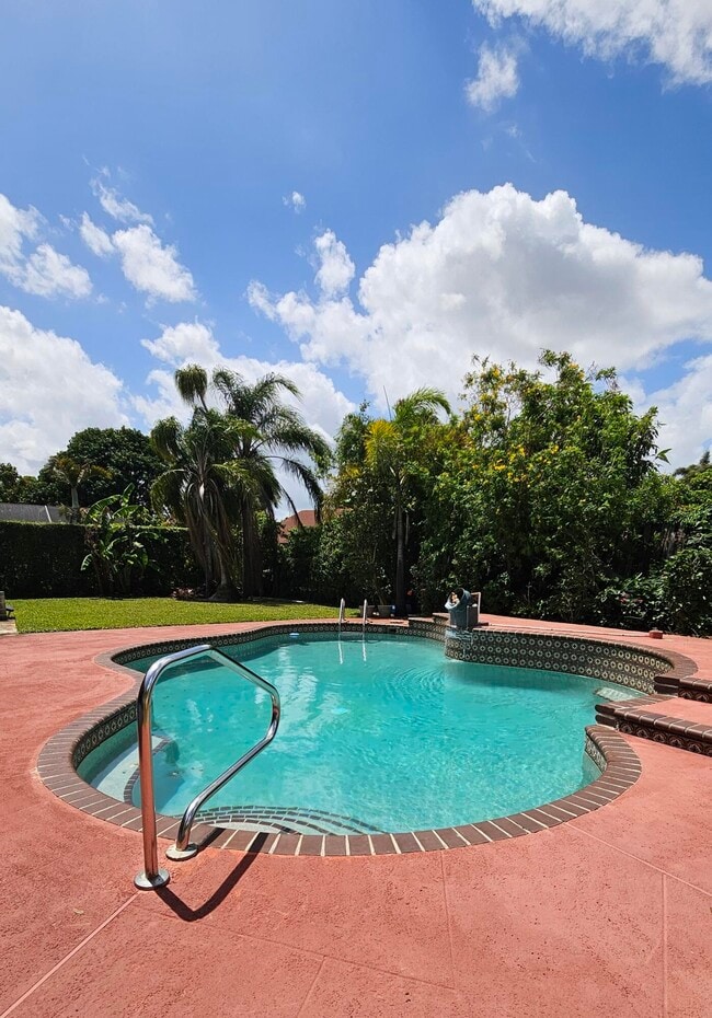 Building Photo - 12157 Sycamore Ln