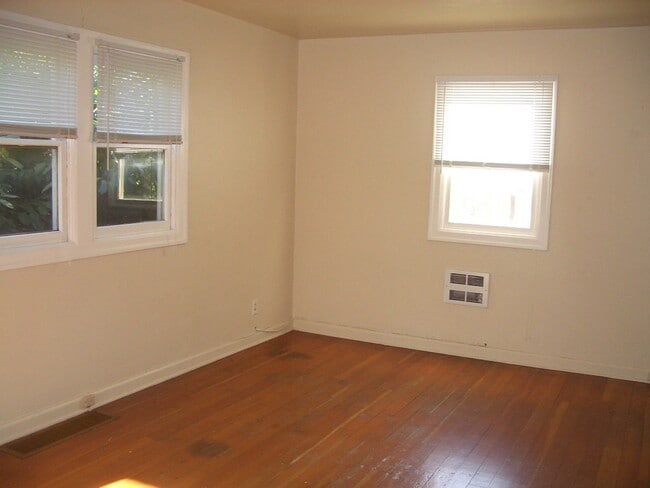Building Photo - 1 Bedroom Duplex in Southwest Eugene