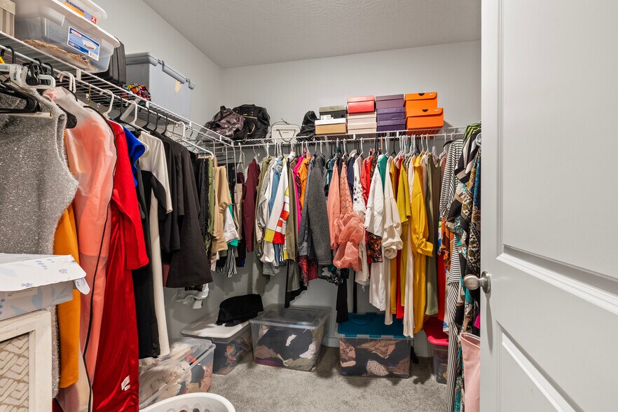 Primary bedroom walk in closet - 5969 Hollett Dr S