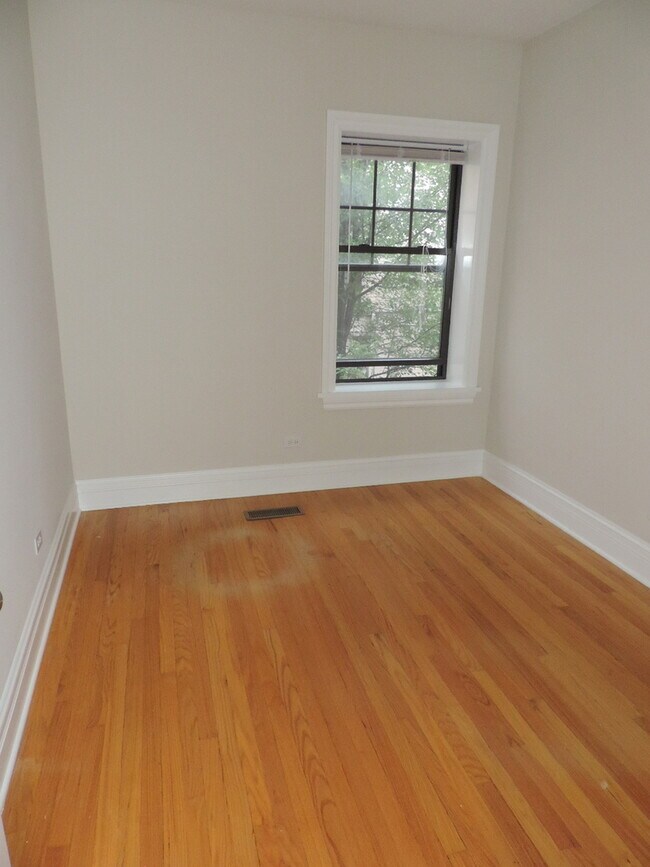 Building Photo - 836 Judson Ave