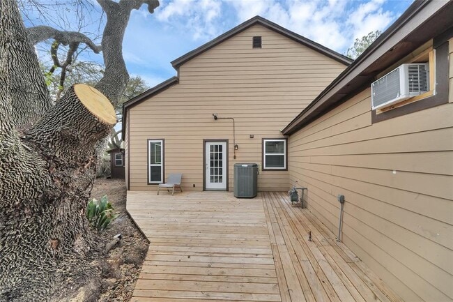 Building Photo - 803 Chateau Pl