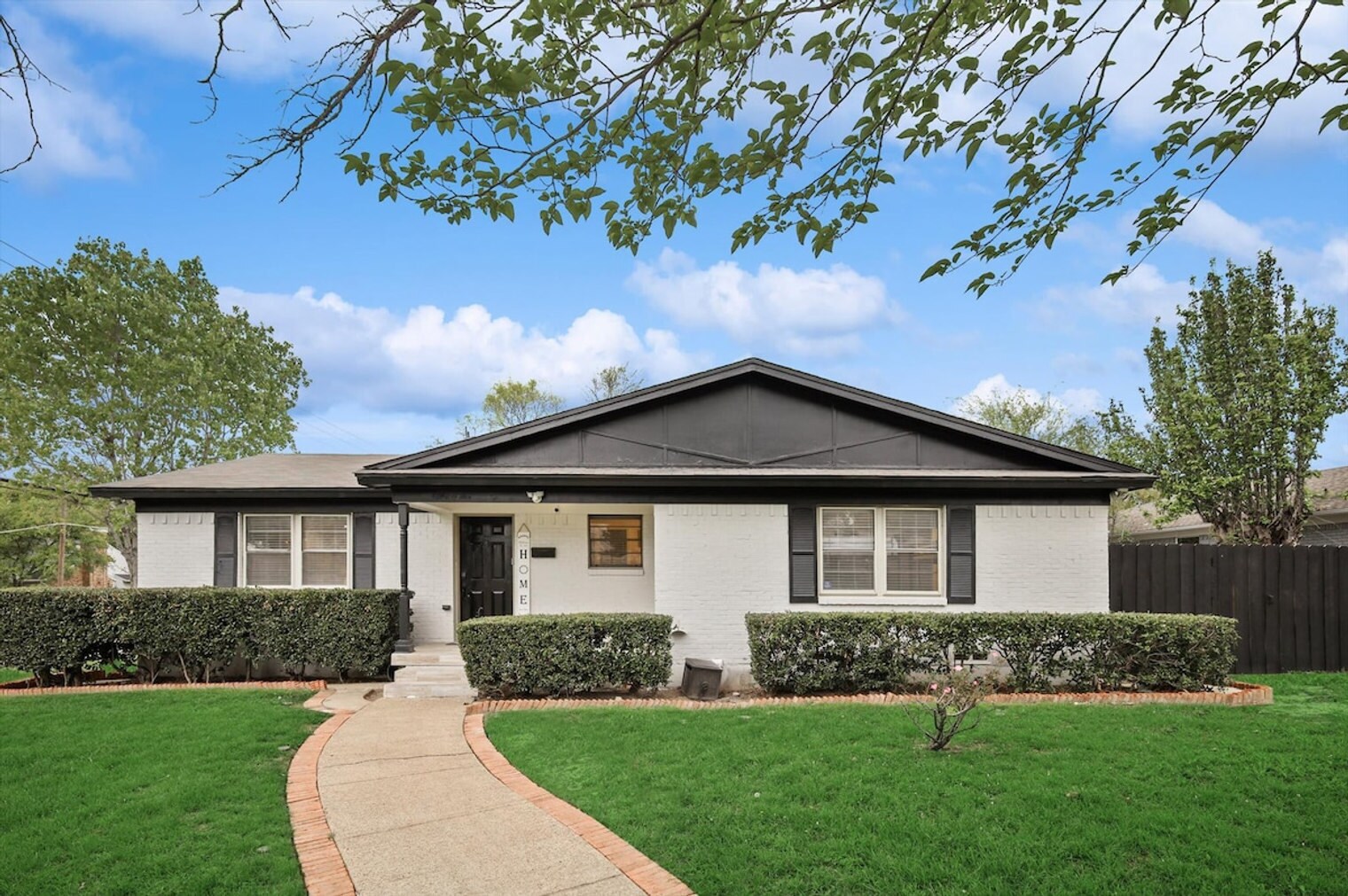 Building Photo - 8005 Woodhue Rd