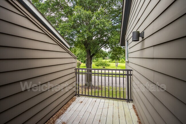 Building Photo - 1843 Fernspring Cove