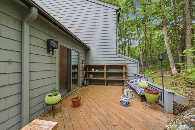 Building Photo - 213 Ledge Dr
