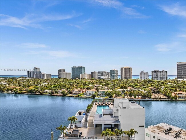 Building Photo - 9901 E Bay Harbor Dr
