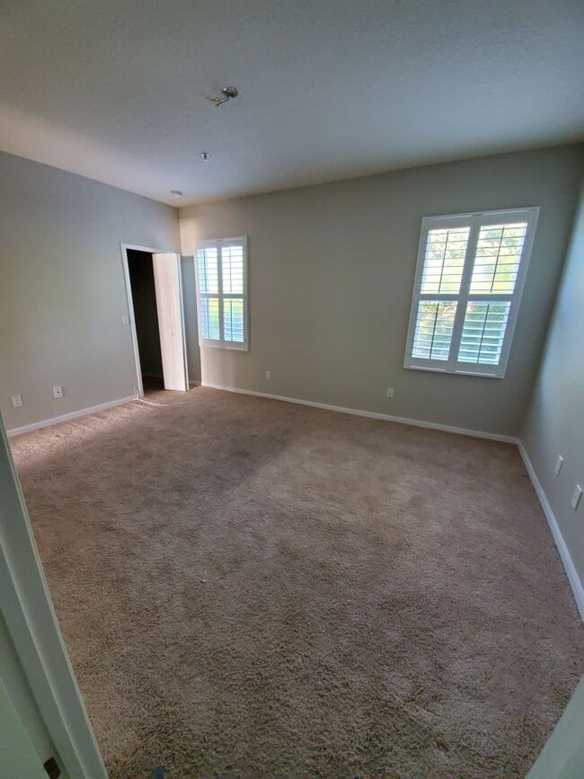 Building Photo - Arborview Park Townhouse close to UCF located in Oviedo (2 bed /2 1/2 bath)