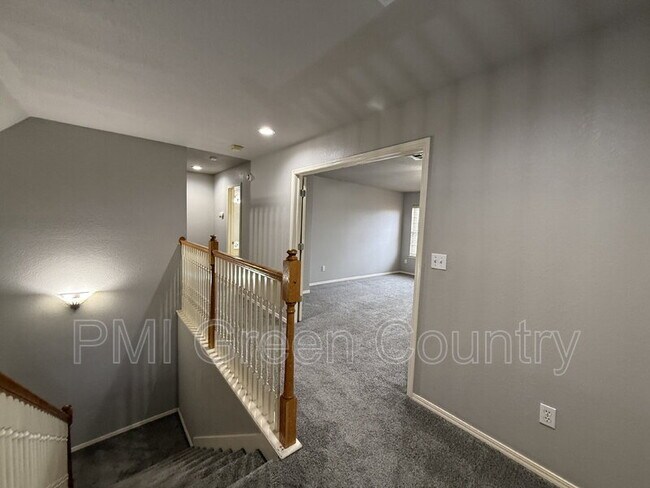 Building Photo - 4419 W Detroit Pl