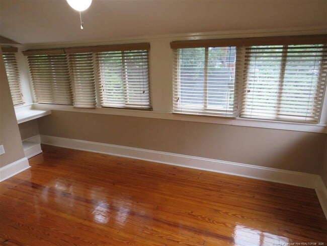 Building Photo - 202 Peach Tree St