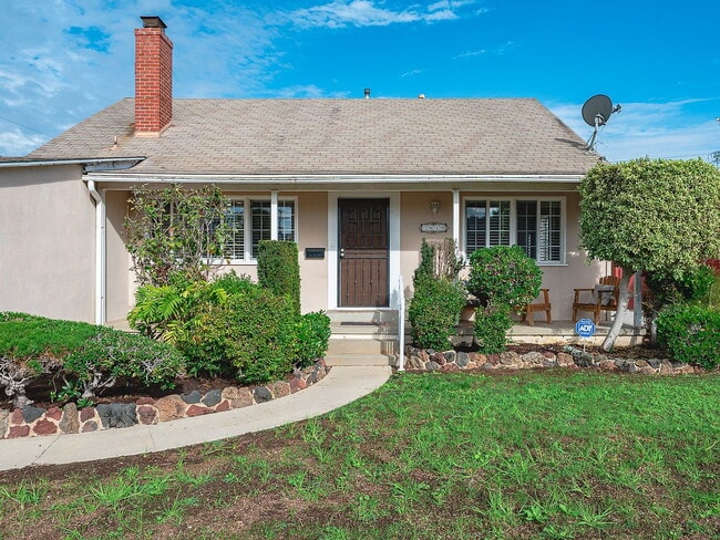 Building Photo - "Spacious 4-Bed, 3-Bath Oasis in Prime Los Angeles Location - 2080 Sq Ft of Comfort!"