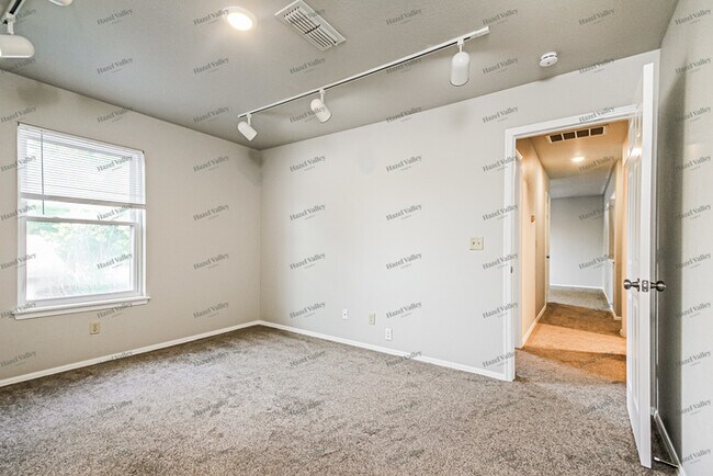 Building Photo - 2823 W 64th Pl S
