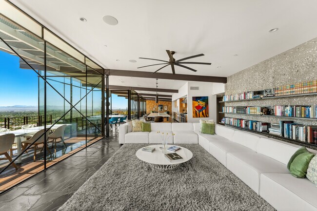 Building Photo - 4925 E Red Rock Dr