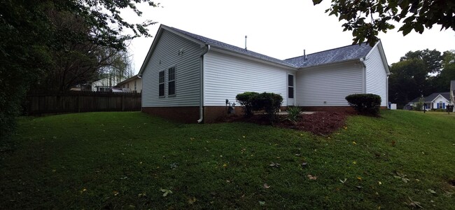 Building Photo - 137 Westmont Dr