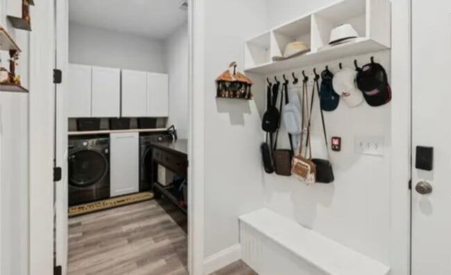 Building Photo - Very Spacious, Almost New 3/2.5 Available Now