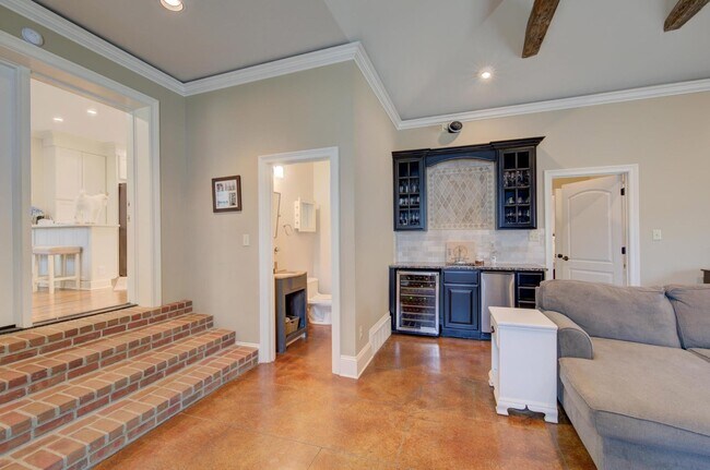 Building Photo - 3786 Rosedale Dr