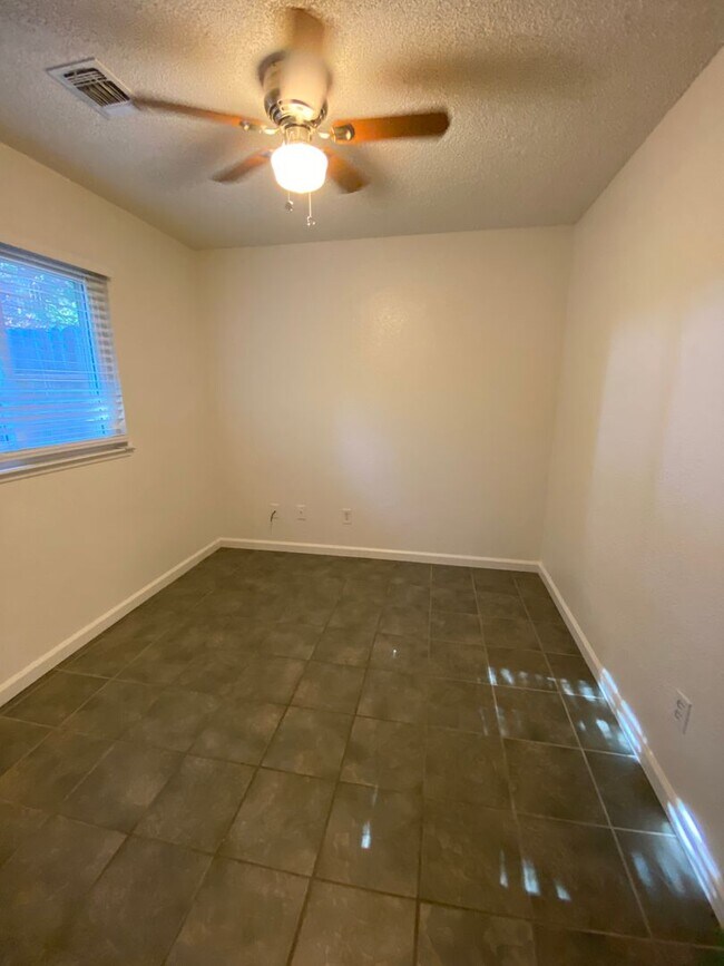 Building Photo - 4th of July MOVE IN SPECIAL! $500.00 off your first month's rent if you move in by July 4th!