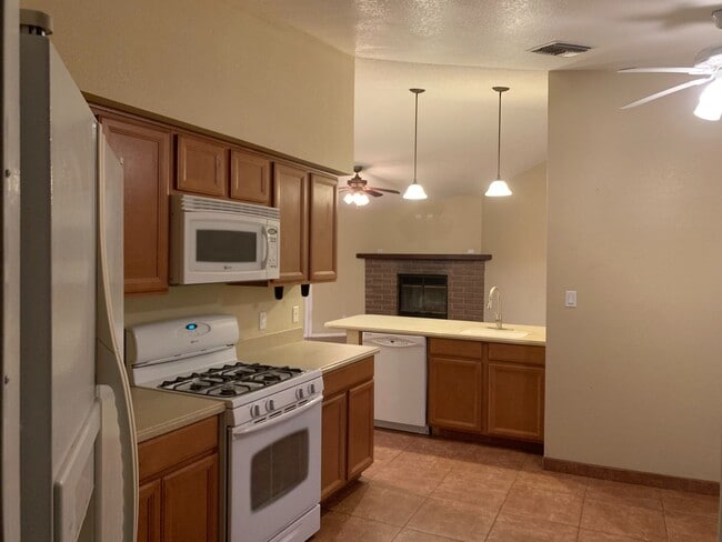Building Photo - 2220 S Iris Dr