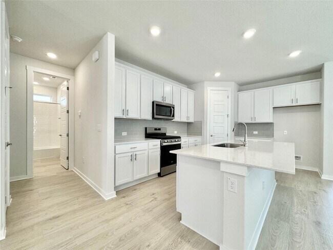 Building Photo - 404 Tinto St