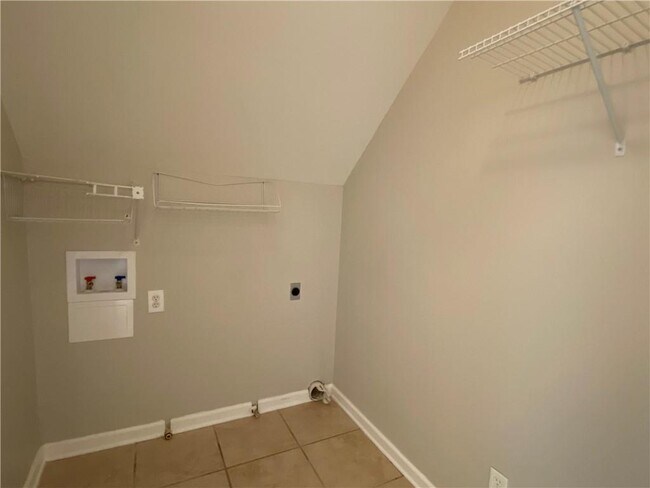 Building Photo - 612 Braidwood Dr NW