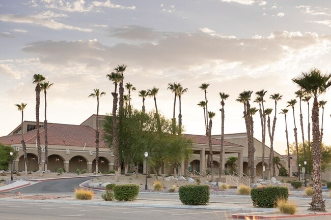 Building Photo - Single-Story 2-Bedroom Condo in Beautiful Palm Desert Resorter HOA!