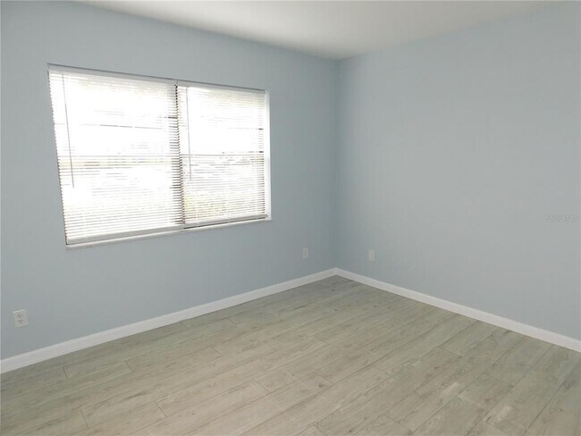 Building Photo - 331 Woodlake Wynde