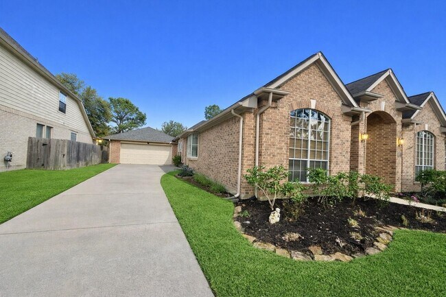 Building Photo - 16807 Laguna Springs Dr