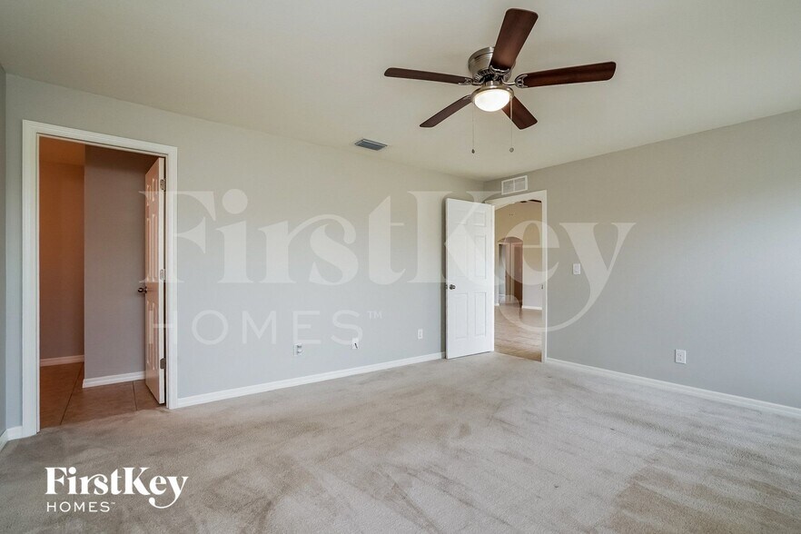 Building Photo - 1719 NW 25th Ln