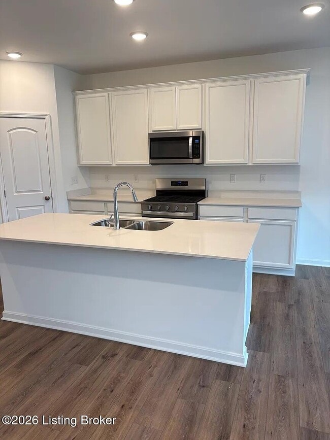 Building Photo - 2015 Lyndon Green Cir