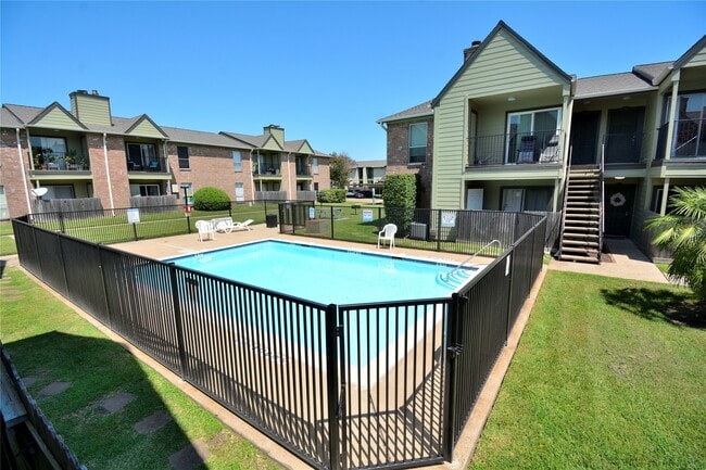 Building Photo - 18800 Egret Bay Blvd