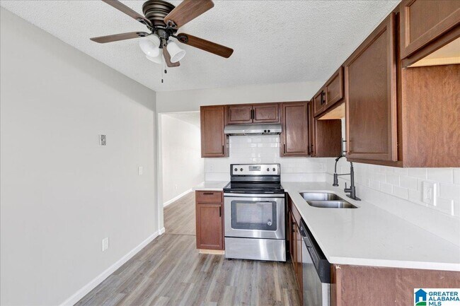 Building Photo - 2111 Pentland Dr