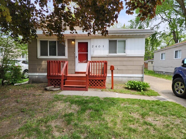 Building Photo - 2401 Waltz Ave